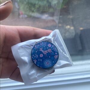 NWOT! Blue Deer Patterned Popsocket